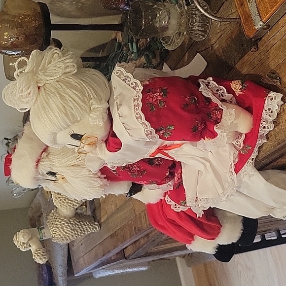 Vintage Mr and Mrs Claus Shelf Sitters - Picture 11 of 16